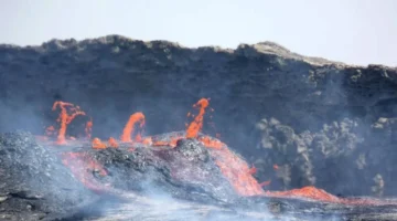 ما الذي يحدث تحت منطقة عفار مع انقسام القارة الأفريقية ببطء شديد؟